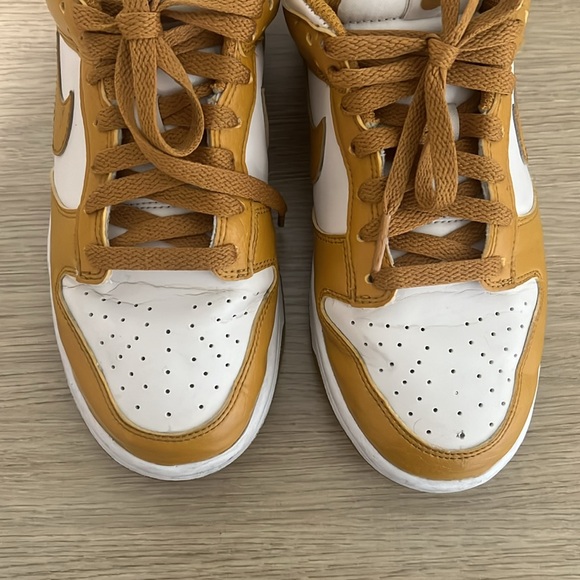 COPY - Nike Low Dunk in Gold/Phantom - Picture 4 of 6